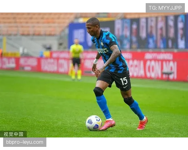 阿什利·扬闪耀维拉，助球队重回胜轨状态稳步提升