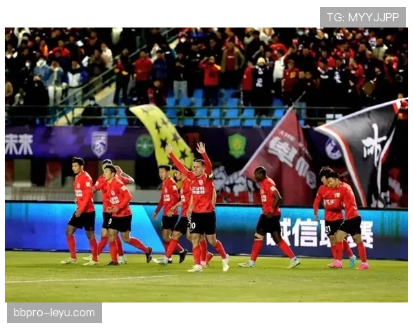 维尼修斯欧冠决赛绝杀建功，助球队荣耀封冠