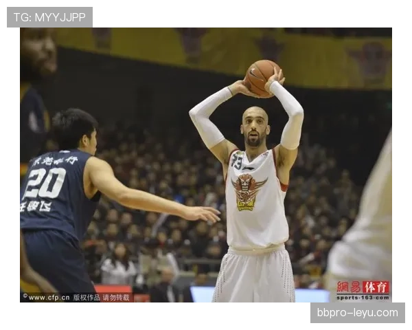 坎特持续进化，以执着与奉献铸就足坛传奇典范