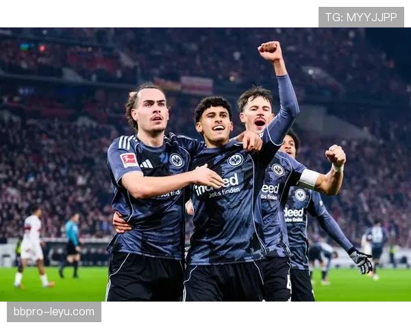 德甲药厂续约明星球员，状态回暖引关注，新赛季表现备受期待