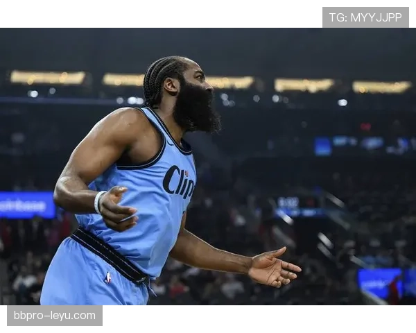 阿门·汤普森挡拆制造错位，较上季更能拉开换防