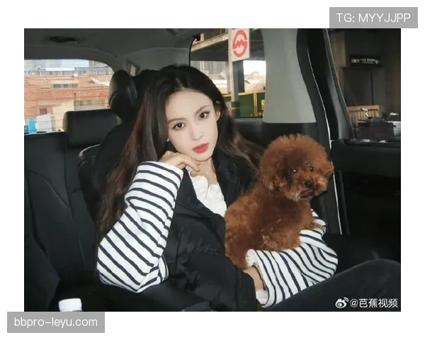 古力又晒生活照，随手一杯咖啡都比我工资还精致，心态炸了