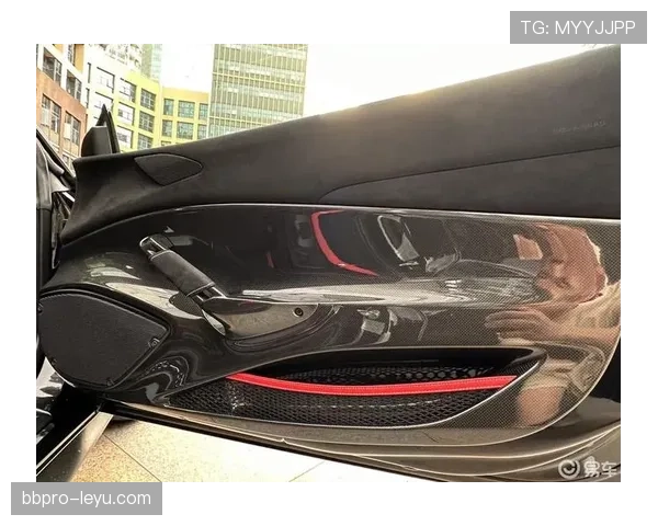 迪巴拉训练完顺手买了辆法拉利，这自律和开销也太反差了吧